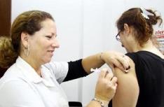 A vacinação contra a gripe é uma medida do governo para evitar a infecção Foto:  Prefeitura de Curitiba, Divulgação  /  clicRBS 